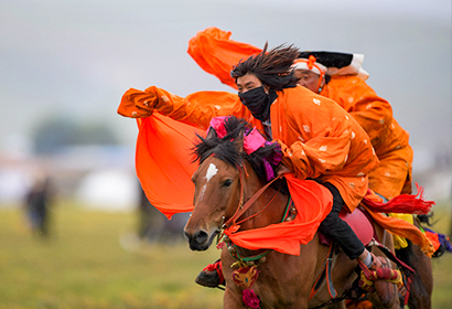 秘境チベット族の競馬祭と絶景フォト